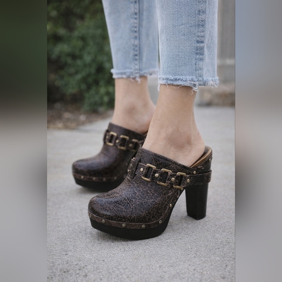 Vince Camuto Shoes - Vince Camuto Black Brown Crackle Leather Studded Platform Mules Grunge Y2K